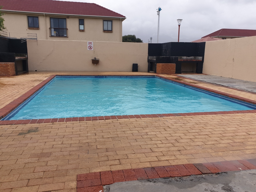 2 Bedroom Property for Sale in Guldenland Western Cape